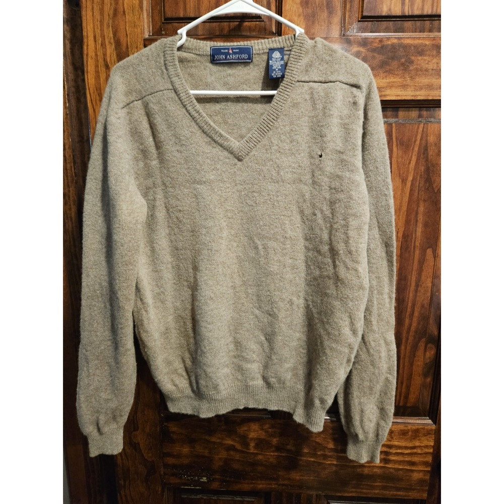 John Ashford Mens 100% Lambs Wool V Neck Sweater Beige Pullover Size Medium K3
